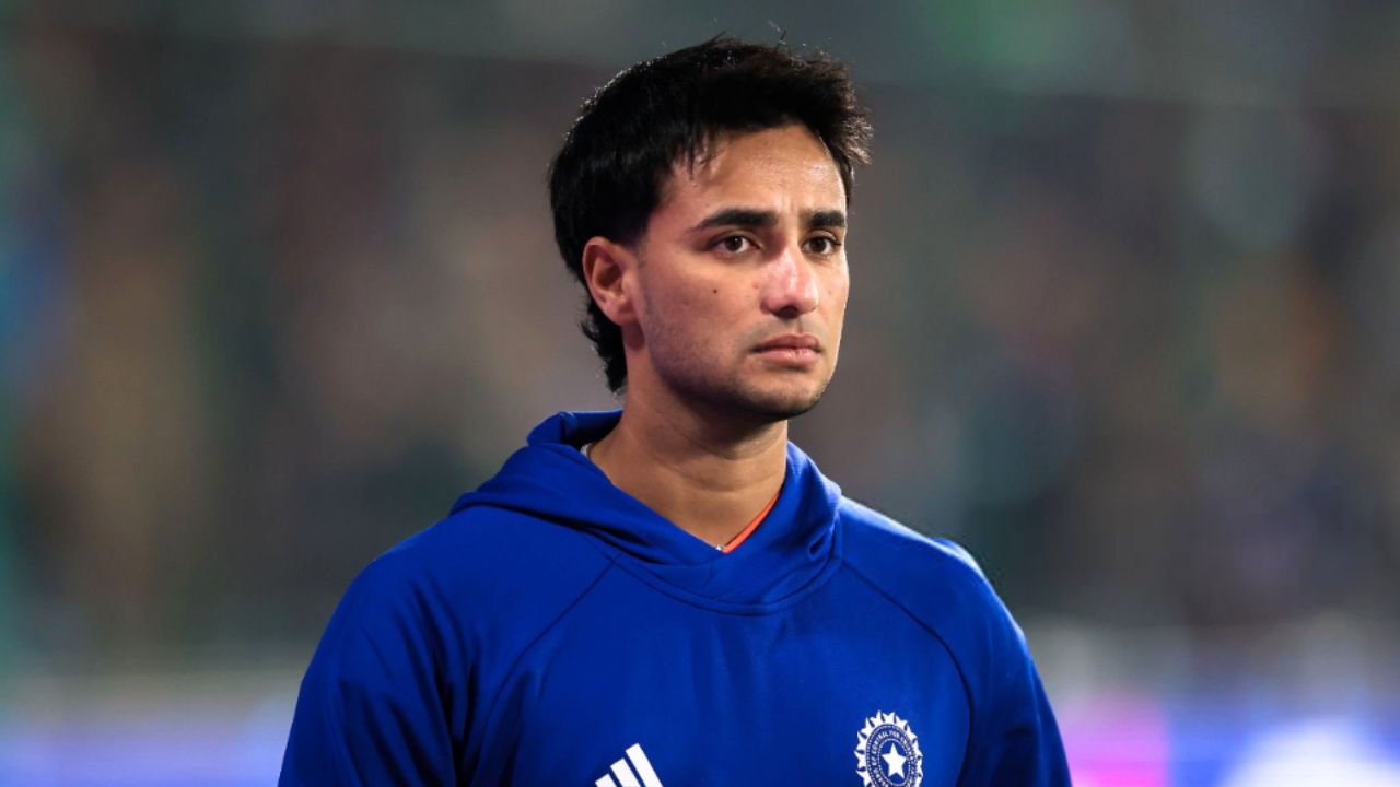 Abhishek Sharma ची दिल्ली हायकोर्टात धाव; परवानगीशिवाय नाव-फोटो वापरल्याने वाद, ॲमेझॉन-फ्लिपकार्ट अडचणीत