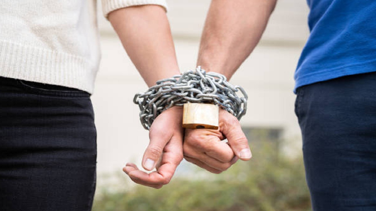 भाडेकरू बनून घरमालकांनाच लुटले, पोलिसांनी ‘बंटी-बबली’ दाम्पत्याला ठोकल्या बेड्या; तब्बल…