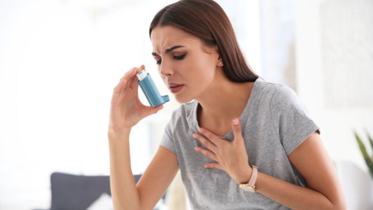 Asthma: हवामानातील बदल ठरू शकतो अस्थमाच्या रुग्णांसाठी धोकादायक; ‘या’ 5 गोष्टींची घ्या काळजी
