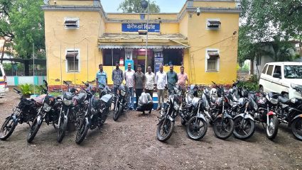 एका चोरीतून वाहनचोरांच्या टोळ्यांचा पर्दाफाश, तब्बल 11 आरोपींना ठोकल्या बेड्या; 33 दुचाकी जप्त