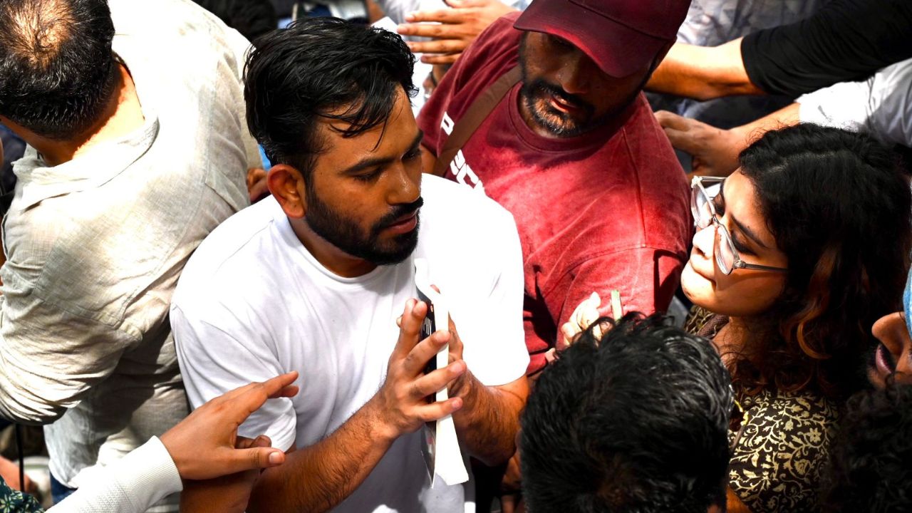 ‘आम्ही मैदान सोडणार नाही,’ धर्मेंद्र प्रधानांच्या राजीनाम्यानंतरही अभिजित दीपकेंची मोठी घोषणा; सरकारसमोर तीन नव्या मागण्या