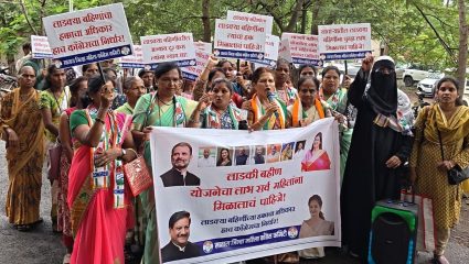 लाडकी बहीण योजनेचा लाभ पुन्हा सुरू करा; महिला काँग्रेसचा साताऱ्यात मोर्चा, जिल्हाधिकाऱ्यांमार्फत राज्य सरकारला निवेदन