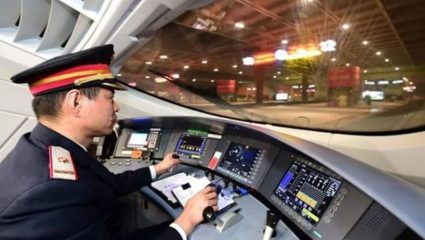 Bullet Train Driver Eligibility: भारतात बुलेट ट्रेन ड्रायव्हर कसे बनायचे? जाणून घ्या शैक्षणिक पात्रता आणि निवड प्रक्रिया!
