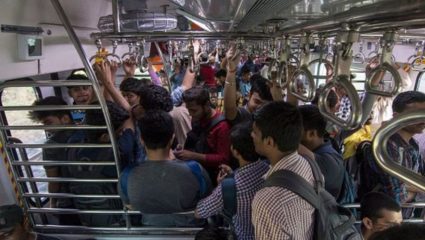 Mumbai Local Update: लोकलमधील चोरी, हाणामाऱ्या रोखण्यासाठी सर्व डब्यांवर सीसीटीव्हीची नजर