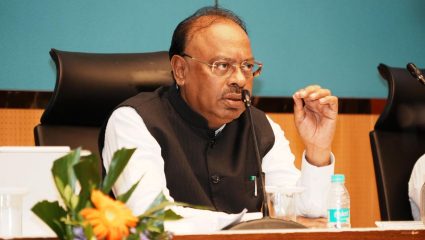 Buldhana News: कर्जमुक्तीची अंमलबजावणी करा; महसूल मंत्री चंद्रशेखर बावनकुळे यांचे जिल्हाधिकाऱ्यांना निर्देश