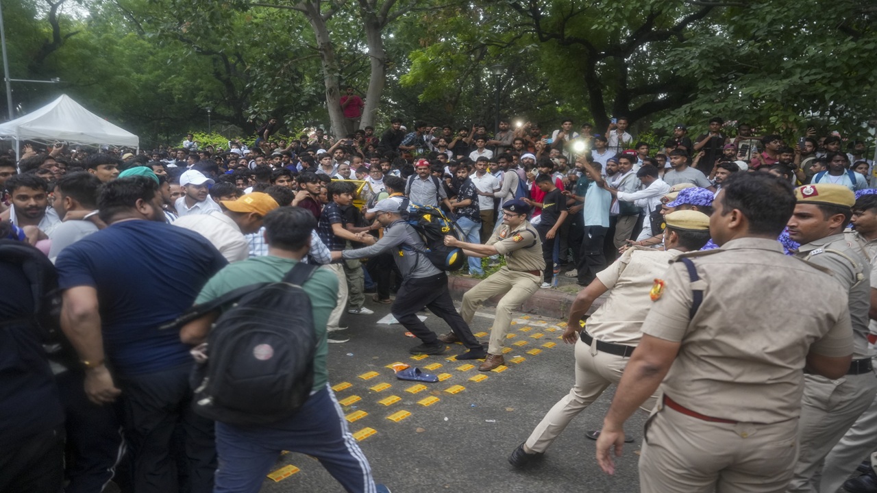 CJP Protest : पावसाळी अधिवेशनाच्या पहिल्याच दिवशी CJPचा संसद मोर्चा; जंतरमंतरवर गोंधळ, पोलिसांची लाठीचार्जची कारवाई