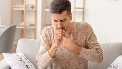 सततचा खोकला आणि श्वास घेण्यास त्रास? दुर्लक्ष करू नका; हृदयविकाराचे असू शकतात संकेत