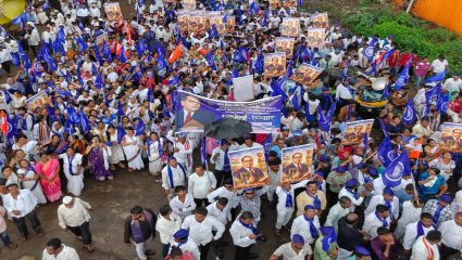 धाराशिवात मुसळधार पावसालाही न जुमानता आंबेडकरी एल्गार! आनंदराज आंबेडकरांनी दिला सरकारला इशारा
