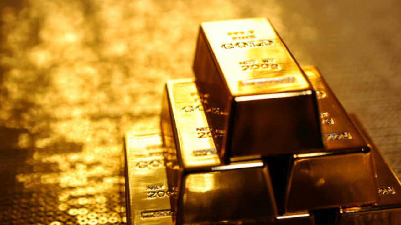 Gold Silver Price Today: 4 दिवसात 15,000 ने स्वस्त झाली चांदी, सोन्याचा भाव 1.43 लाखाच्या खाली; खरेदीदारांसाठी पर्वणी