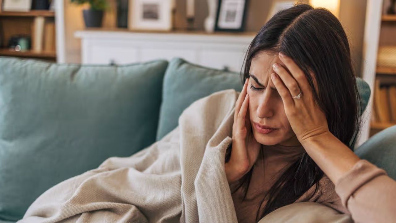 Morning Headache: रोज सकाळी डोकेदुखीचा त्रास? दुर्लक्ष करू नका; शरीर देतंय ‘हे’ संकेत