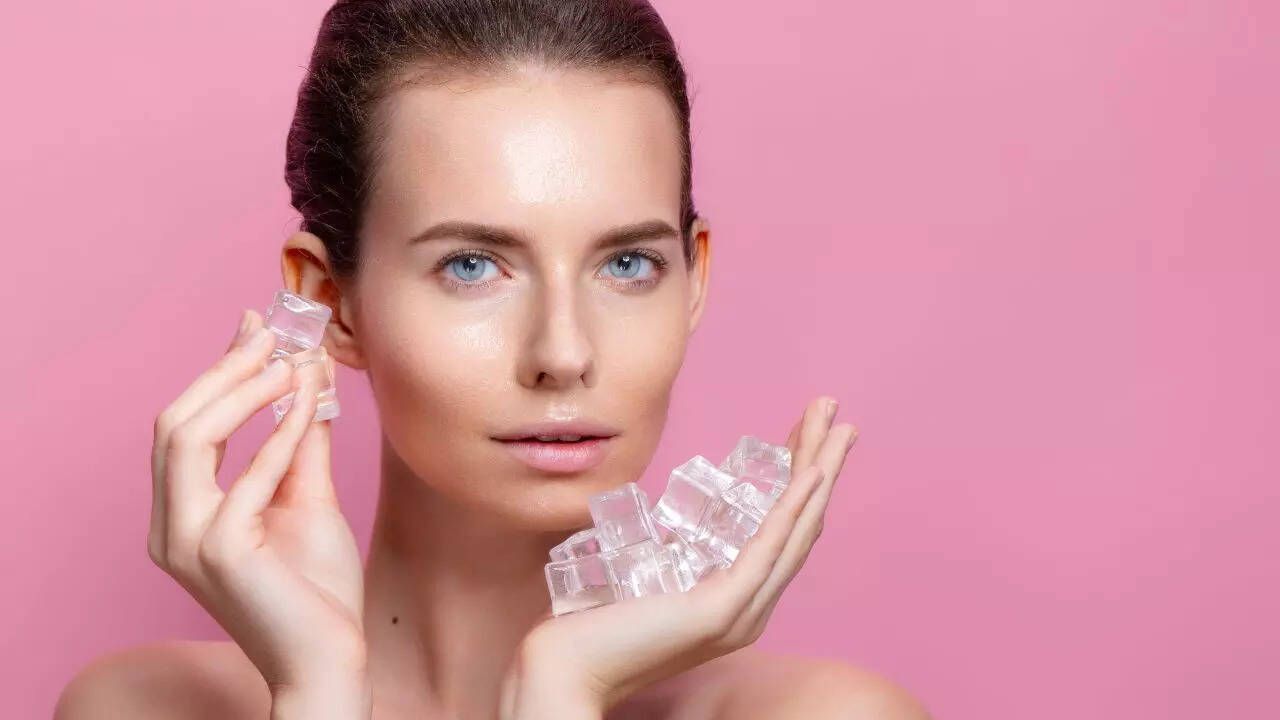 Facial Icing: चेहऱ्यावर बर्फ लावणे खरोखर फायदेशीर की फक्त ट्रेंड? जाणून घ्या फायदे आणि तोटे