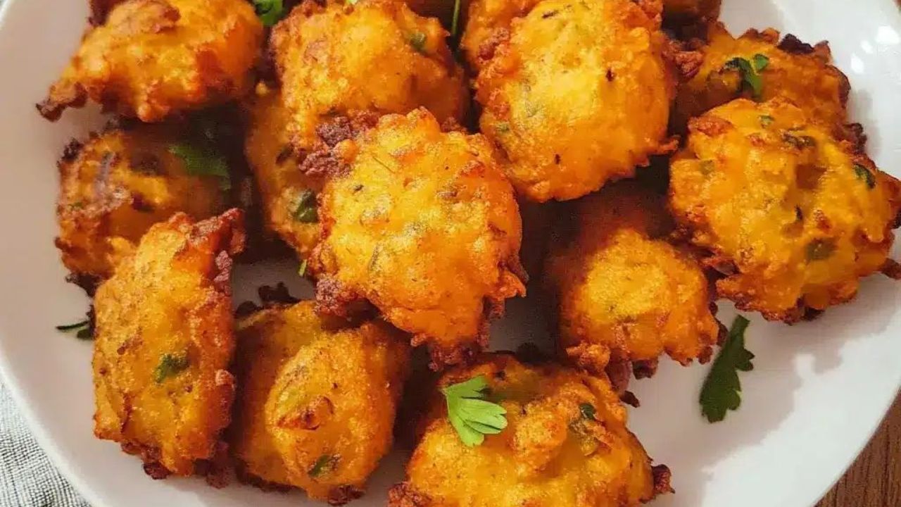 Recipe: उरलेल्या शिळ्या भाताला फेकताय? ही चूक करू नका, यापासून झटपट बनवा कुरकुरीत ‘राईस पकोडे’