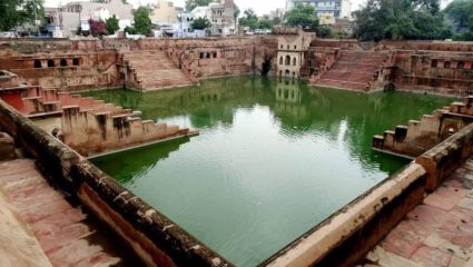 Travel News : पुतना कुंडात आजही भरलेलं आहे विष, हेच ते ठिकाण जिथे श्रीकृष्णाने राक्षिसीनीचा केला होता वध