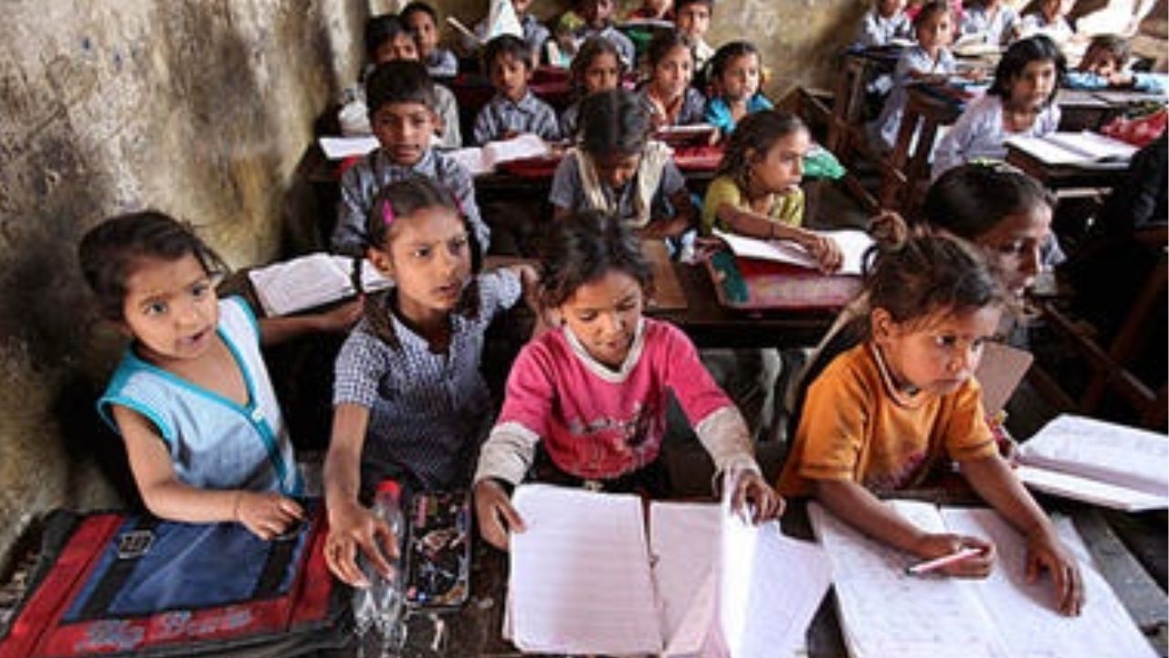 महापालिकेच्या कारवाईचा फटका! २६ हजार विद्यार्थ्यांचे भवितव्य टांगणीला