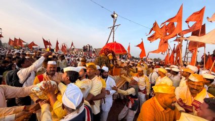 Ashadhi Wari 2026 : टाळ-मृदुंगाच्या गजरात, विठुरायाच्या भेटीसाठी लाखो वारकऱ्यांची पायी वारी; पाहा अप्रतिम दृश्ये