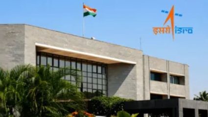 ISRO Careers: इस्रोमध्ये सायंटिस्ट आणि इंजिनिअर कसे बनता येते? जाणून घ्या आवश्यक पात्रता आणि पगार रचना
