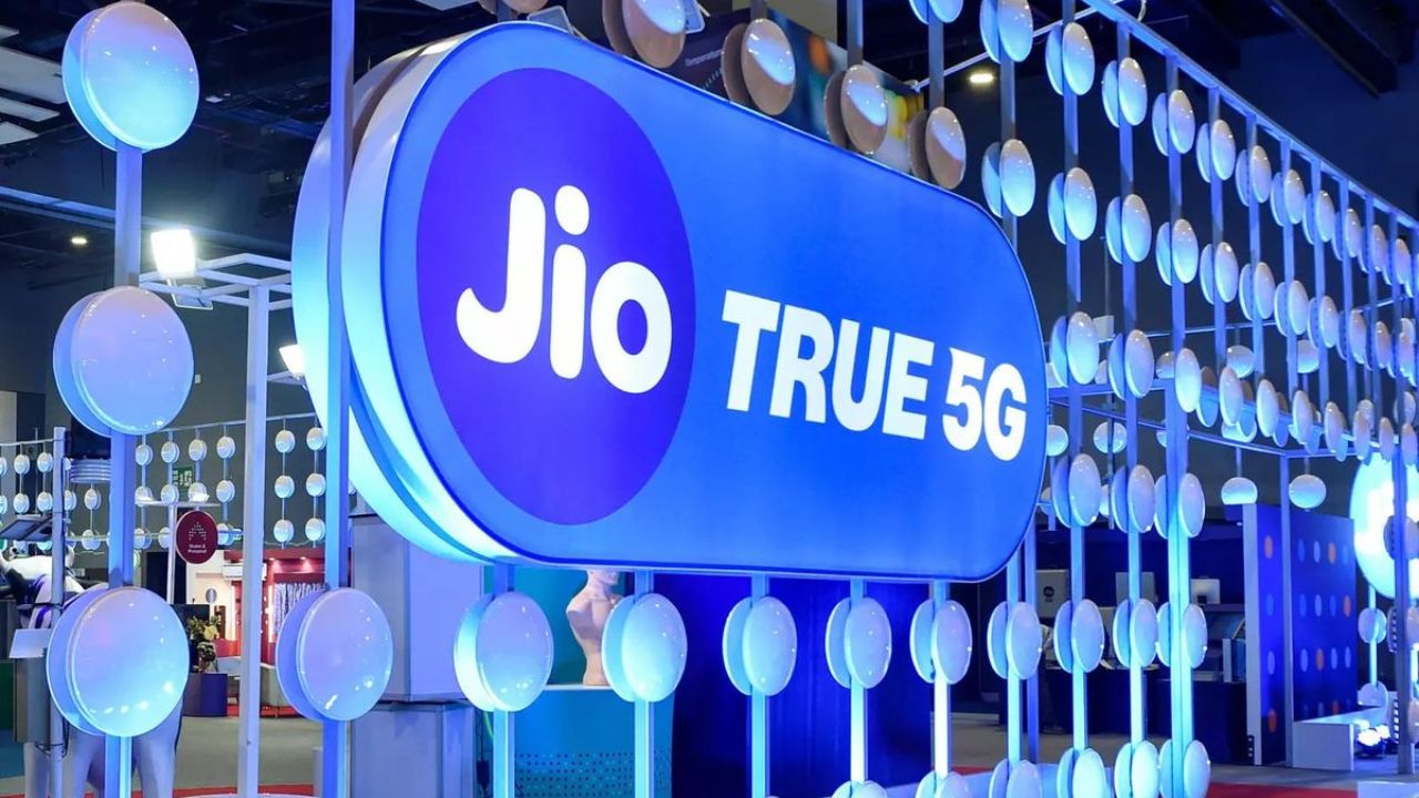 Jio Recharge Plan: Jio चा अवघ्या ५५ रुपयांचा धमाकेदार प्लॅन! मोबाईलवर पाहू शकता १००० हून अधिक लाइव्ह टीव्ही चॅनेल