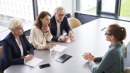 Job Interview Tips: इंग्रजीमुळे जॉब इंटरव्यूची भीती वाटतेय? घरबसल्या ‘या’ ५ सोप्या टिप्स फॉलो करा; मिळवा पहिल्याच प्रयत्नात यश