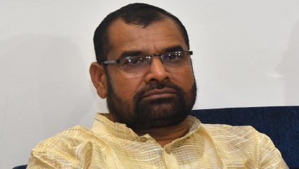 विद्यार्थ्यांना दहशतवादी म्हणणारे सदाभाऊ खोतच ‘गुंडाभाऊ’, विद्यार्थ्यांची जाहीर माफी मागा; काँग्रेसची मागणी