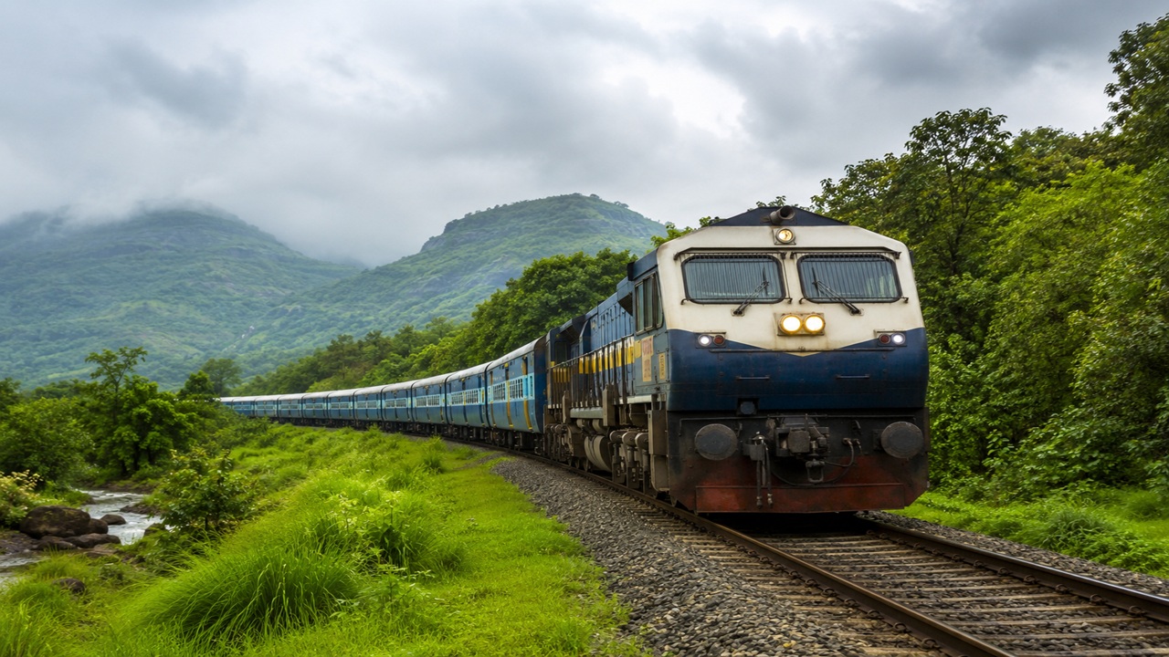 Konkan Railway News: कोकण रेल्वेचे वेळापत्रक कोलमडले! कोकणकन्या ५ तास ४० मिनिटे, मांडवी ६ तास उशिराने