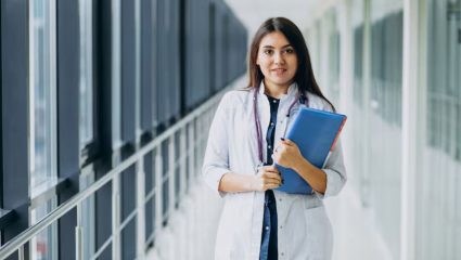 MBBS Bond Rule: महाराष्ट्र शासनाचा मोठा निर्णय: एमबीबीएस बॉन्ड सेवा अखेर समाप्त, लाखो विद्यार्थ्यांना कसा होणार फायदा?