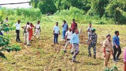 Buldhana News : बुलढाण्यात धक्कादायक घटना; दाम्पत्याला शस्त्राचा धाक दाखवत विवाहितेवर सामूहिक लैंगिक अत्याचार