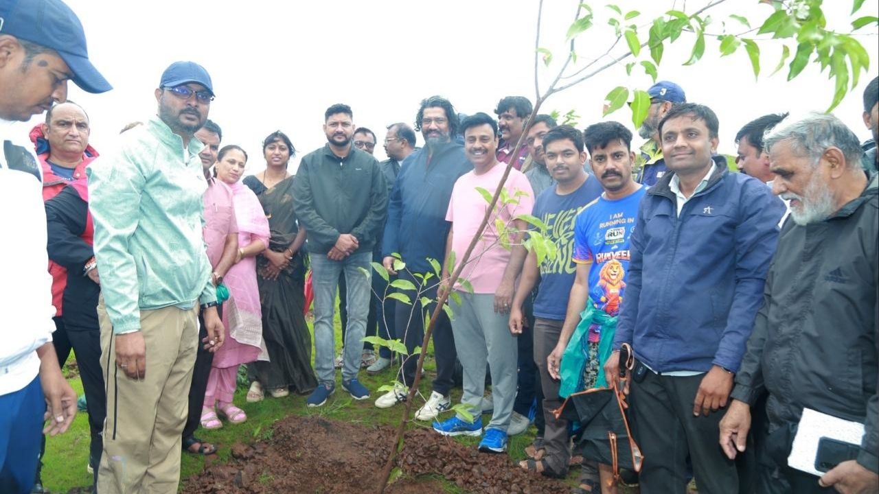 Satara News : ‘हरित साताऱ्यासाठी बिल्डर्स असोसिएशनने बळ द्यावे’; आमदार शिवेंद्रसिंहराजेंचे आवाहन, चारभिंतींलगत वृक्षारोपण अभियान