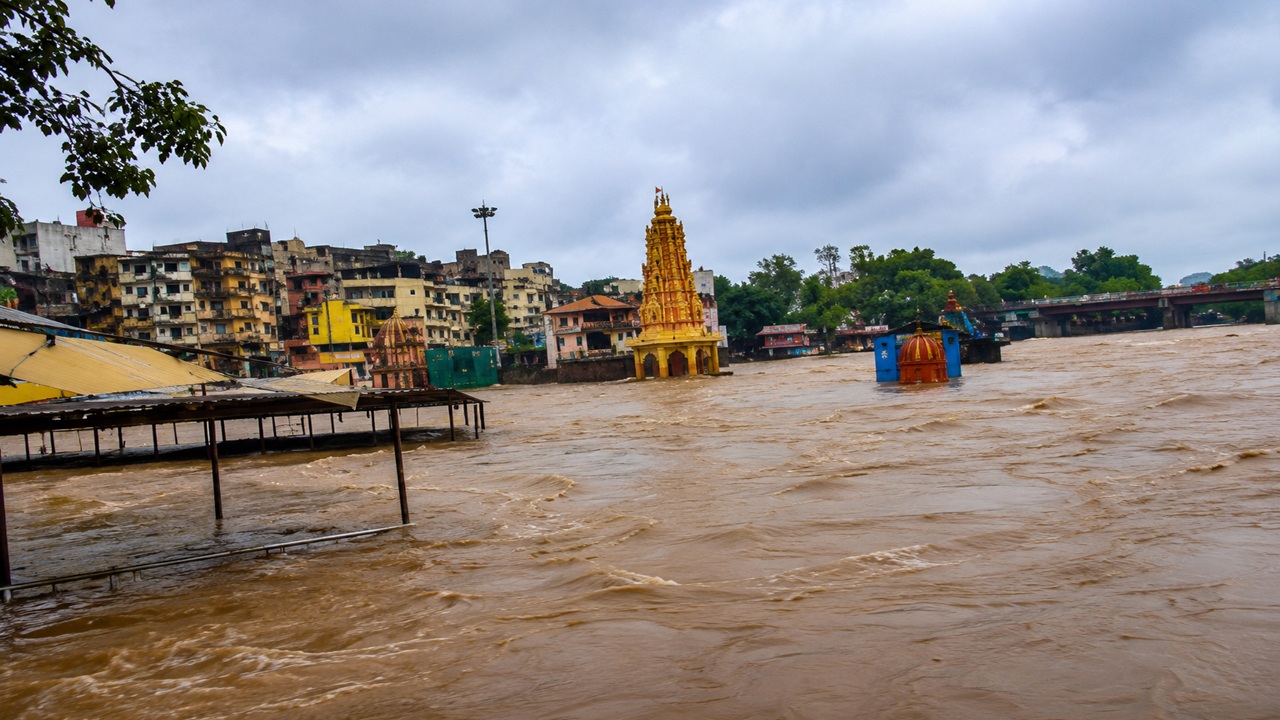 Nashik Rain Update: मंदिरे पाण्याखाली, पंचवटीतील रामसेतू जलमय; मुसळधार पावसाचा नाशिकला फटका, नागरिकांना सतर्कतेचे आवाहन