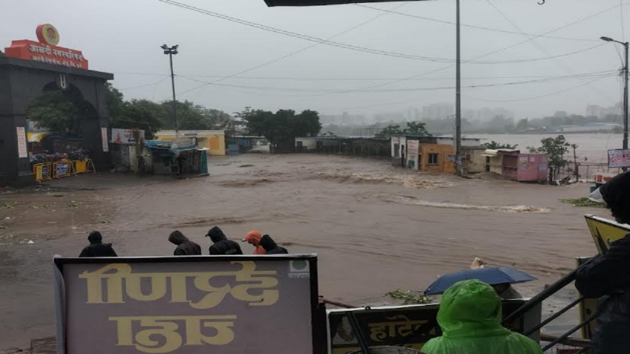 पालखीसाठी उभारलेल्या सुविधांवर पाणी; अन्नदानासह स्वागत मंडप अन् आरोग्य केंद्र गेले वाहून