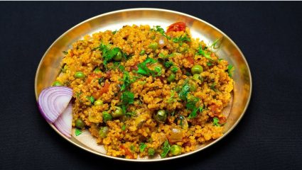 Recipe : सकाळच्या नाश्त्याला बनवा तिखट लापशी, चव अशी की सर्वच होतील खुश