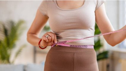 Weight Loss Tips : शरीरातील चरबी वितळवून टाकतील ही ५ फळे, आजच आपल्या वेट-लाॅस जर्नीत करा समावेश