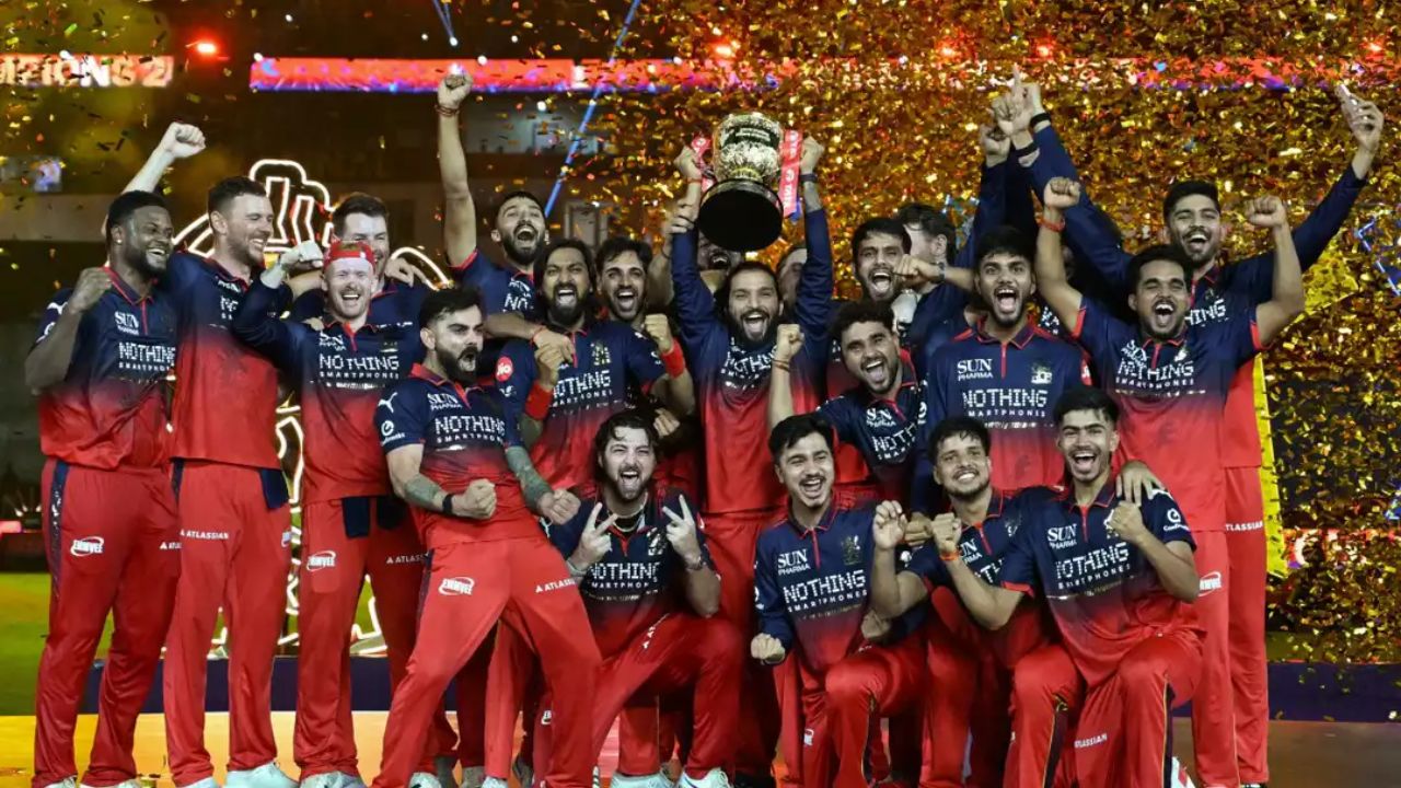 विराट कोहलीची RCB सुपरहिट! विक्रमी ब्रँड व्हॅल्यूने क्रिकेटविश्वात रचला जागतिक इतिहास