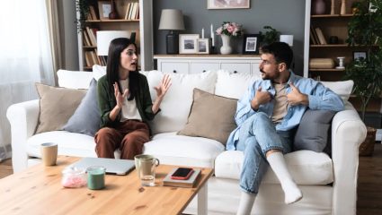 रोजच्या भांडणांना कंटाळला आहात? नातं तोडण्याचा विचार करताय? निर्णय घेण्यापूर्वी स्वतःला विचारा ‘हे महत्त्वाचे प्रश्न