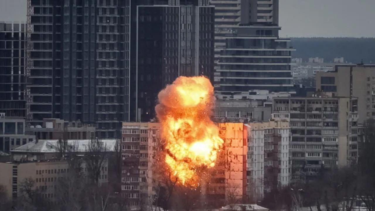 Russia Ukraine War : NATO समिटपूर्वी रशियाचा युक्रेनवर भीषण प्रहार; कीव्हवरील क्षेपणास्त्र हल्ल्यात ८ मृत्यूमुखी