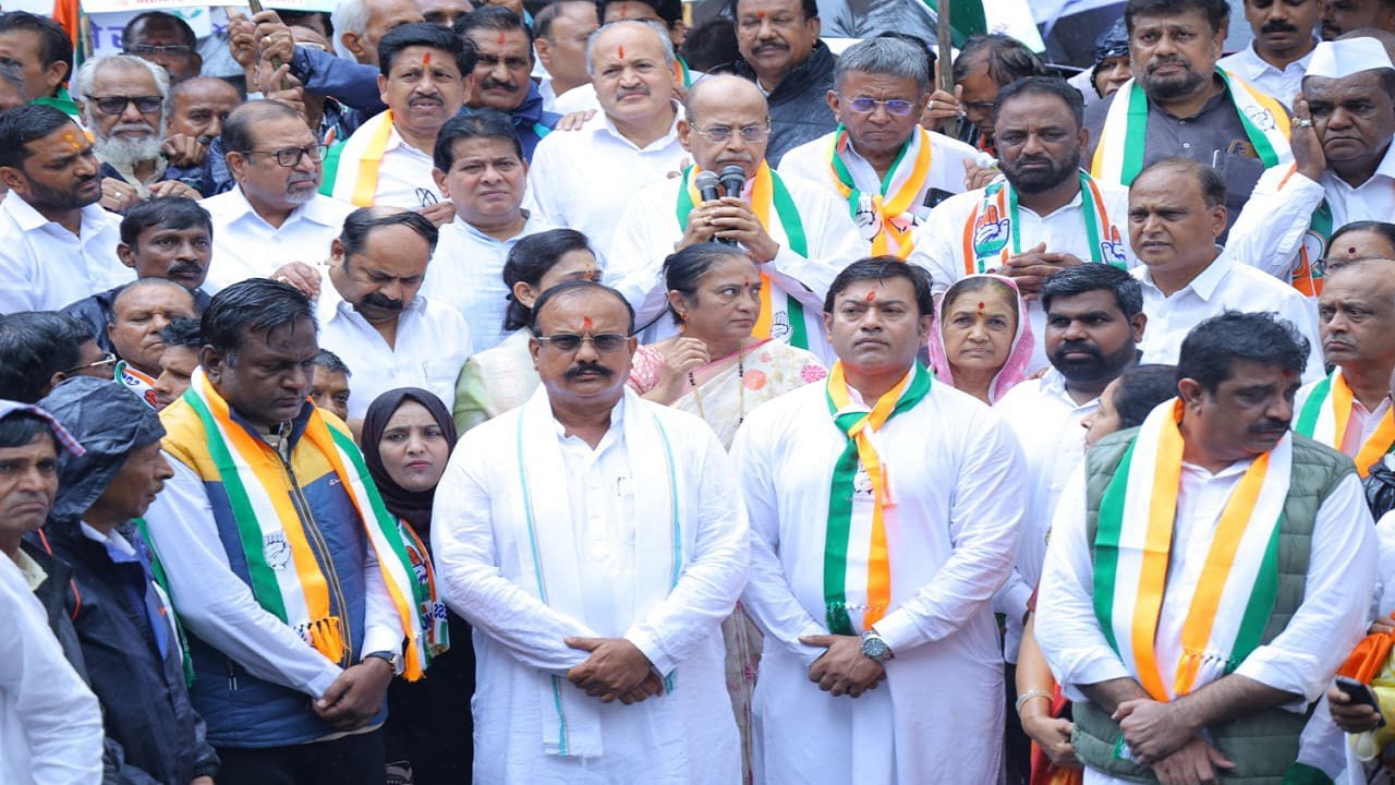 चंपत राय व अनिल मिश्रांच्या घरावर बुलडोझर कधी चालवणार? काँग्रेस प्रदेशाध्यक्ष हर्षवर्धन सपकाळ यांचा सवाल
