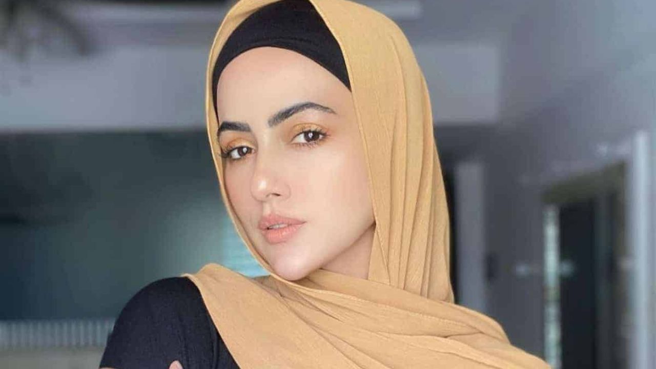 Sana Khan Viral Video: ‘कब्र की तैयारी करो’, सना खानच्या व्हिडिओने वेधलं सर्वांचं लक्ष; सोशल मीडियावर खळबळ