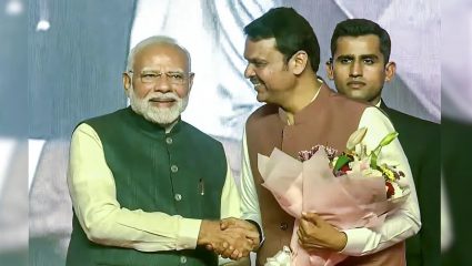 Maharashtra politics : 2029 पूर्वी देवेंद्र फडणवीस पंतप्रधान होणार? मुख्यमंत्र्यांबाबत बड्या नेत्याचं विधान, राजकीय चर्चांना उधाण