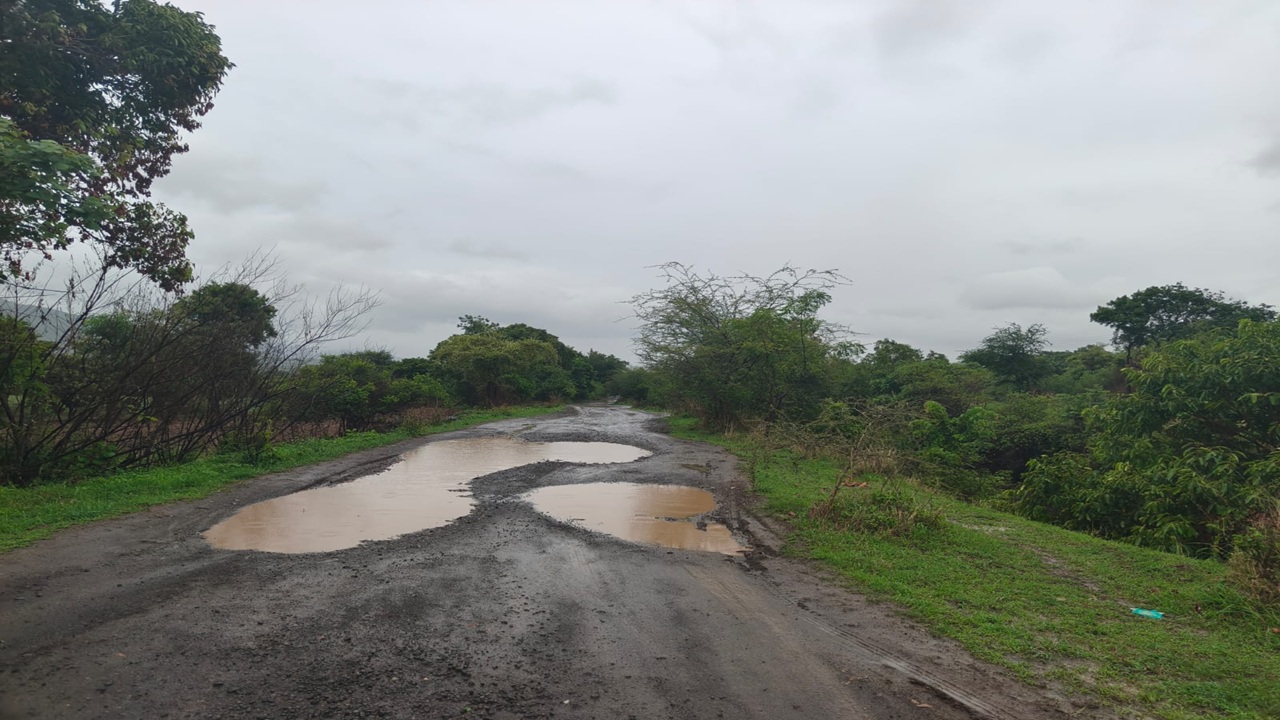 Satara News : गुडघाभर खड्डे, पावसाचे पाणी अन् जीवघेणा प्रवास; व्याहाळी-धोम रस्त्याबाबत नागरिकांचा संताप