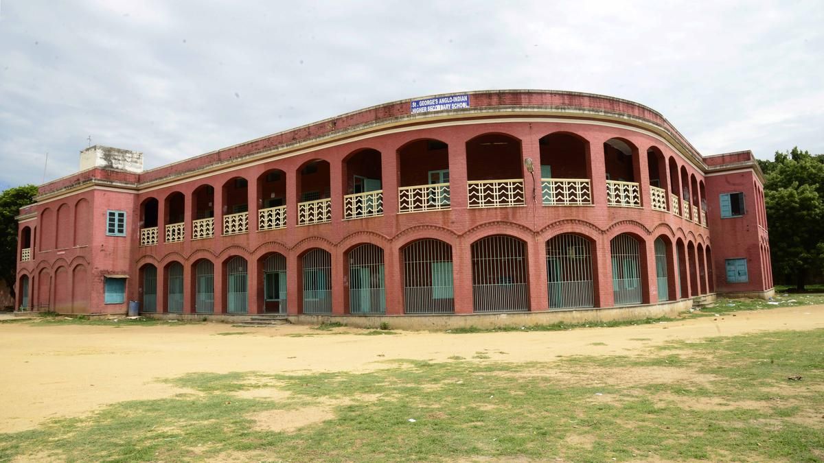 Oldest School In India: तब्बल ३०० वर्षांहून अधिक काळ अविरत सुरू असणारे ‘हे’ भारतातील सर्वात जुने स्कूल!