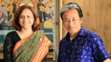 Sonam Wangchuk Wife: सोनम वांगचुक यांच्या आंदोलनाला पत्नीची खंबीर साथ! पण नेमक्या कोण आहेत गीतांजली अंगमो?