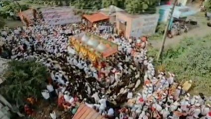 संत सोपानकाका महाराज पालखीत मेंढ्याचे रिंगण; शेतकरी-मेंढपाळांनी जपली पारंपरिक वारीची परंपरा