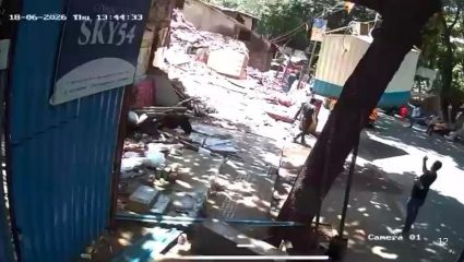 SRA Project: उच्च न्यायालयाच्या आदेशालाच हरताळ? मालाडमध्ये क्लासिक ट्रेझरचे कार्यालय जेसीबीने हटवल्याचा दावा