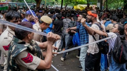 ‘फक्त आंदोलन झाले म्हणून लाठीचार्ज करू शकत नाही’; न्यायालयाची दिल्ली पोलिसांना ‘सर्वोच्च’ फटकार! नेमकं काय घडलं कोर्टात?