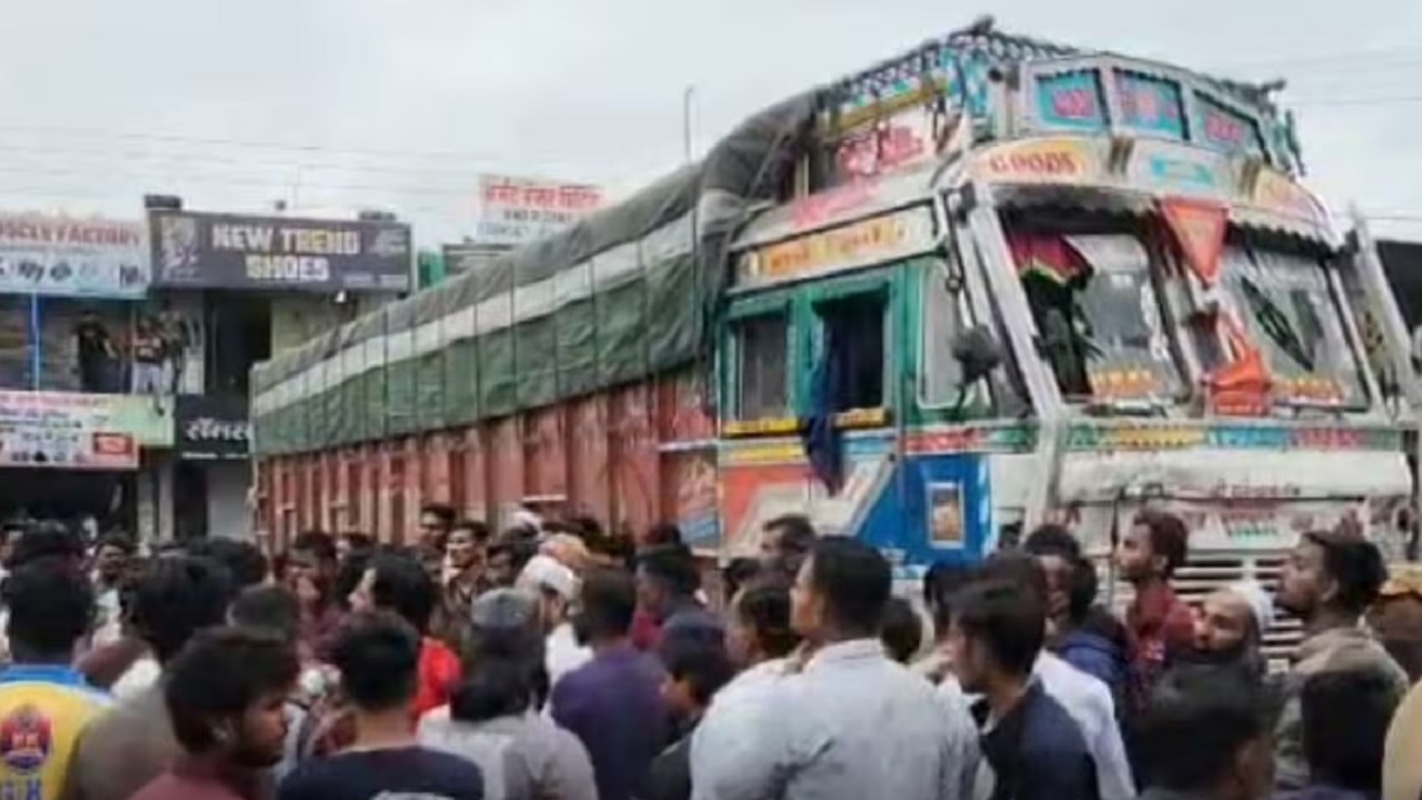 पुणे-इंदूर महामार्गावर मद्यधूंद ट्रकचालकाचा थरार, पादचाऱ्यांना चिरडले; जखमींचा आकडाही आला समोर