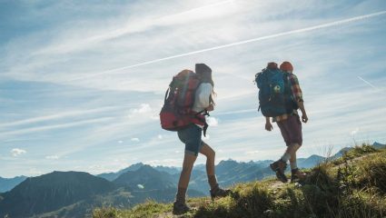 Couple Travel: गर्लफ्रेंडसोबत ट्रिप प्लॅन करताय? सुरक्षित प्रवासासाठी ‘या’ महत्त्वाच्या गोष्टी विसरू नका