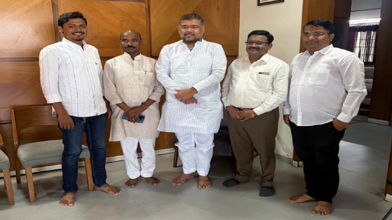 सातारा काँग्रेस जिल्हाध्यक्ष नामदेव पाटील यांनी घेतली विशाल पाटलांची भेट; ‘या’ विषयावर झाली चर्चा