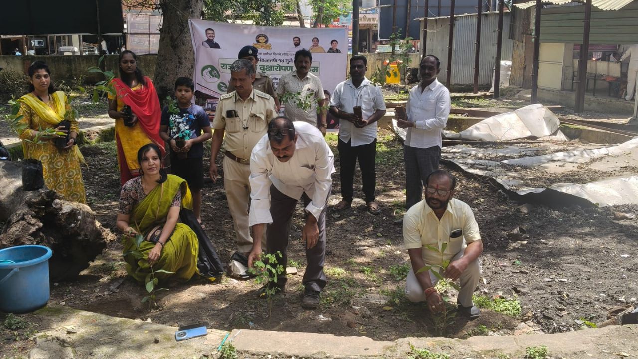 वाई एसटी आगाराचा ७८ वा वर्धापन दिन, ‘हरित संकल्प’ पूर्णत्वास; १०० विविध जातींच्या वृक्षांनी बहरणार आगार परिसर