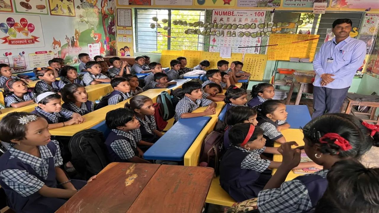 Single Teacher Schools : देशात तब्बल १ लाखांहून अधिक शाळा एकाच शिक्षकाच्या भरवशावर! पाहा महाराष्ट्राचा क्रमांक कितवा?