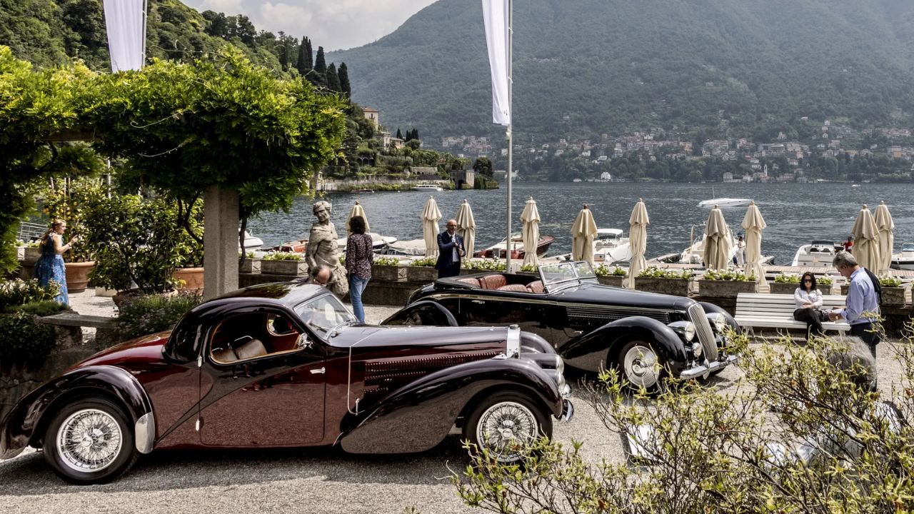 कॉन्कॉर्सो डी'एलिगन्झा व्हिला डी'एस्ते (Concorso d'Eleganza Villa d'Este - Italy): इटलीतील नयनरम्य लेक कोमोच्या किनाऱ्यावर आयोजित केला जाणारा हा अत्यंत प्रतिष्ठित आणि ऐतिहासिक क्लासिक कार शो आहे. या महोत्सवात जगातील काही मोजक्या आणि सर्वात महागड्या व्हिंटेज गाड्यांचे प्रदर्शन भरवले जाते. लक्झरी, संगीत, उत्कृष्ट इटालियन संस्कृती आणि ऑटोमोबाईल डिझाइनचा अनोखा संगम येथे पाहायला मिळतो.