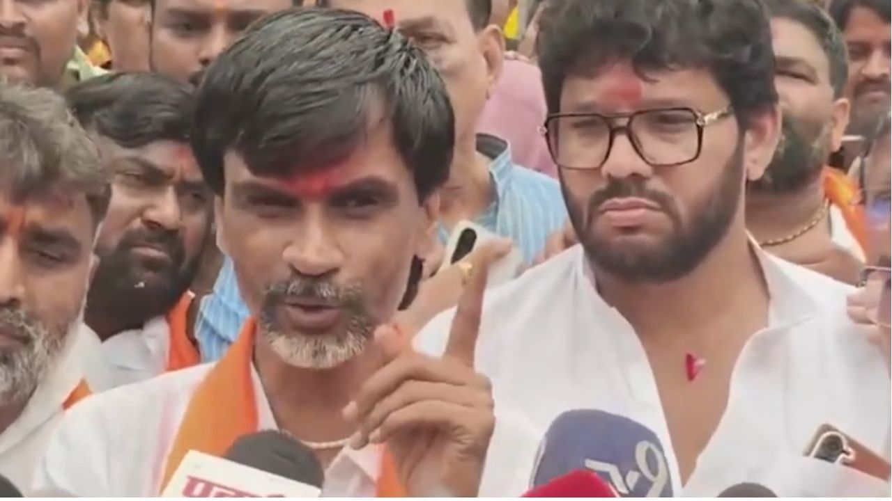 Jarange Patil : कॅमेऱ्यासमोर कागदपत्रे दाखवत जरांगे पाटलांनी सरकारला घेरले!